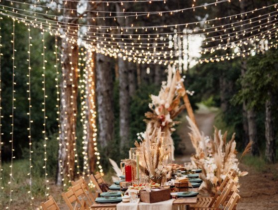 #trouwen in het bos Laat de natuur het decor van je bruiloft zijn en voeg wat leuke, kleine details toe om er een mooie dag van te maken!